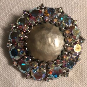 Weiss brooch
